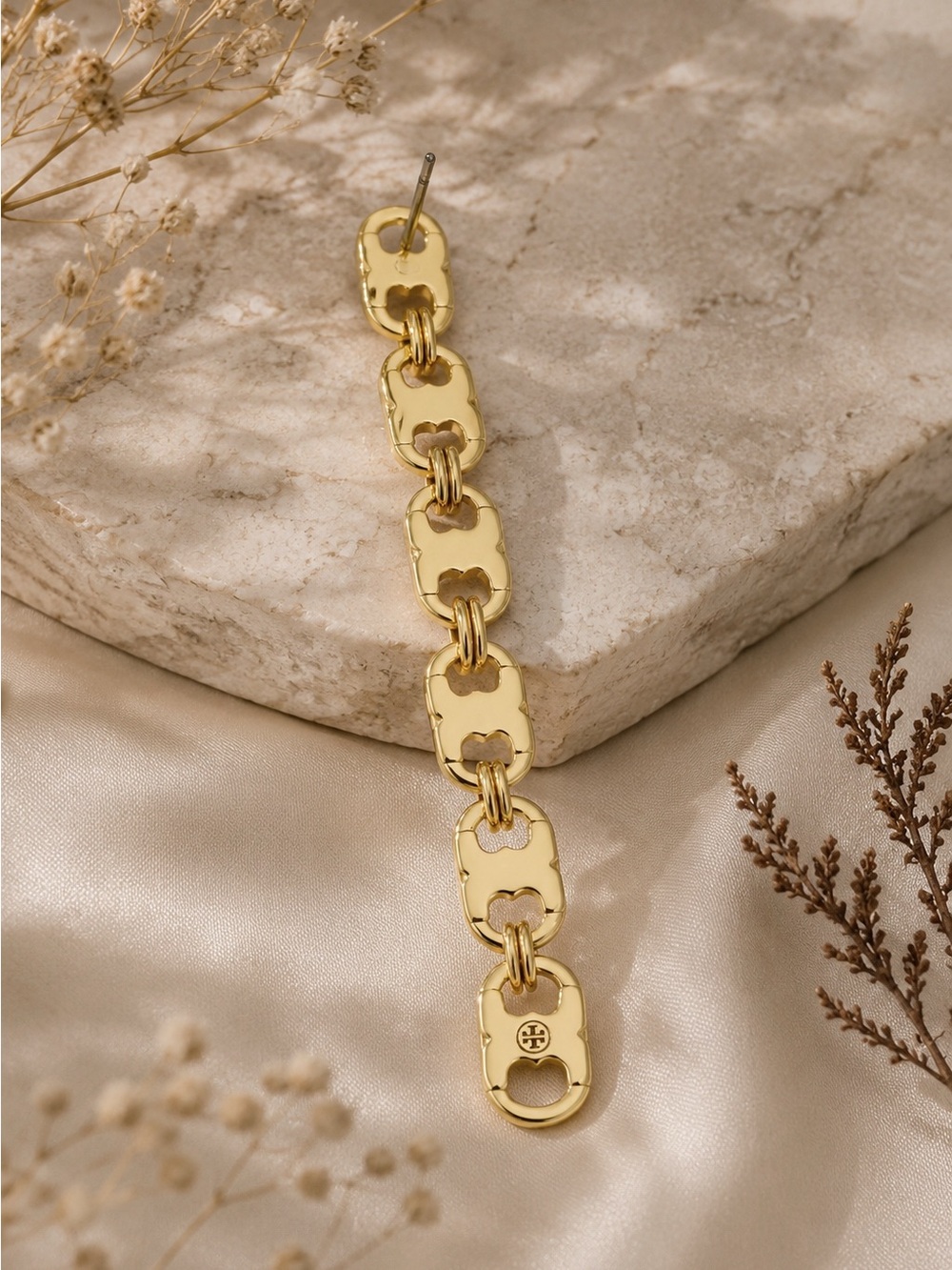 Tory Burch Logo Gemini Chain Link Linear earrings in gold. - Picture 6 of 6
